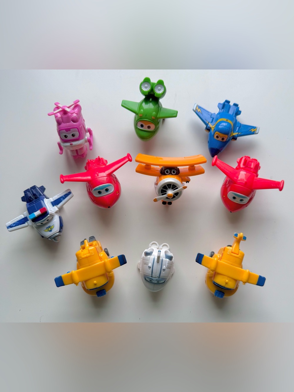 Super Wings Transform-a-Bots character series
- Assorted Colors
